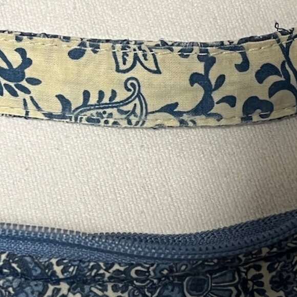 Lily Waters Expressions Quilted Floral Shoulder Zip Bag Blue White - Picture 10 of 16